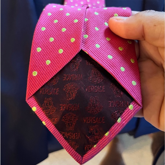 Beautiful Italian men’s sports coat with Versace tie 42S great item to go out. - Picture 8 of 9